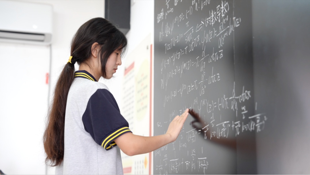 17岁中专女生姜萍，数学竞赛12强！