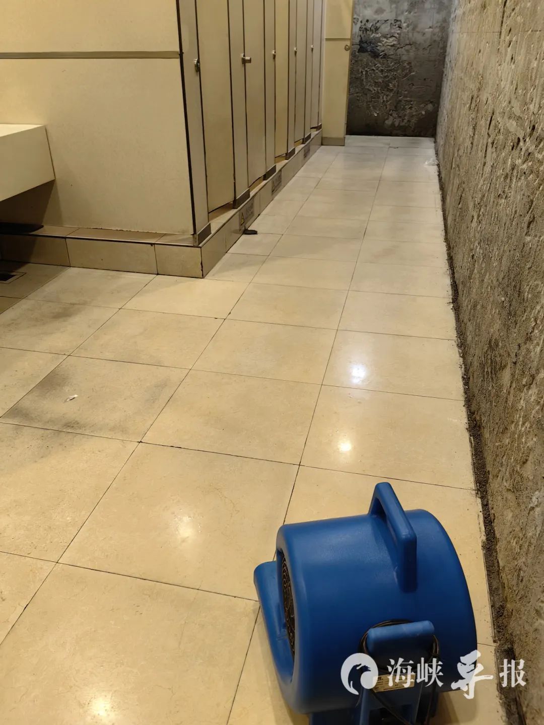 厦门火车站公厕遭多名旅客“吐槽”：受不了这个……