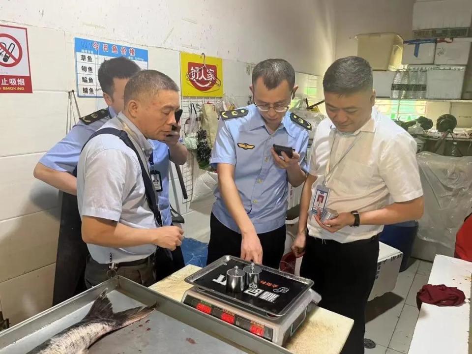 长沙四方坪夜市，复查！湖南各地市场监管部门持续打击“作弊秤”