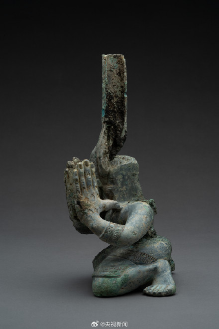 三星堆这三兄弟仿佛在鼓掌