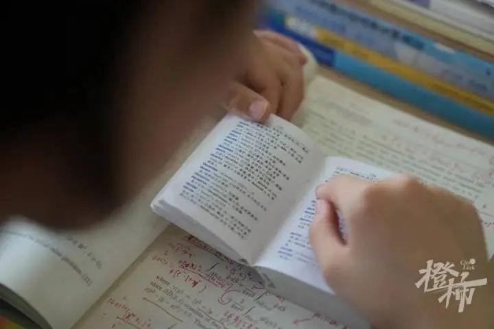 热搜爆了！史上首位中专生，这个17岁女孩闯进全球数学竞赛12强