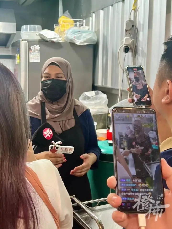 火了！新加坡门将桑尼：有人篡改椰浆饭二维码，呼吁停止转账！