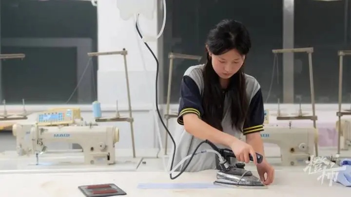 17岁中专女生闯进全球数学比赛12强!专业是服装设计 17岁中专女生闯进全球数学比赛12强!专业是服装设计