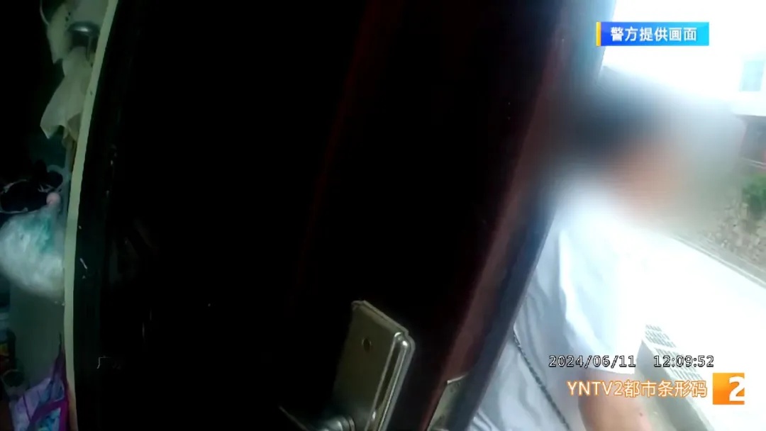 “救命啊！三个机器人小偷来我家搬东西”！女子报警求救，警察该如何应对？