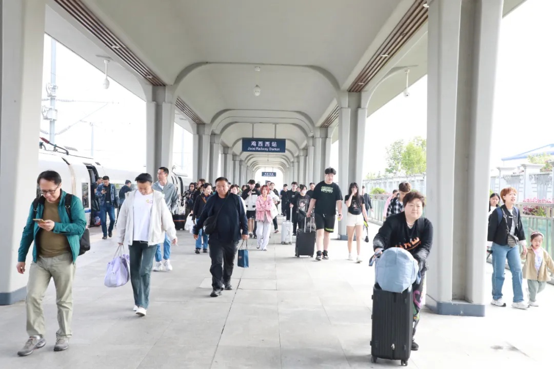 明天开始，哈铁实行新的列车运行图！