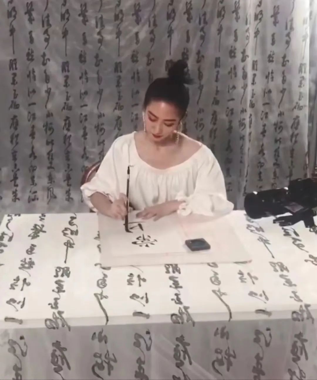 《甄嬛传》剧中书法都是“安陵容”写的？本人回应