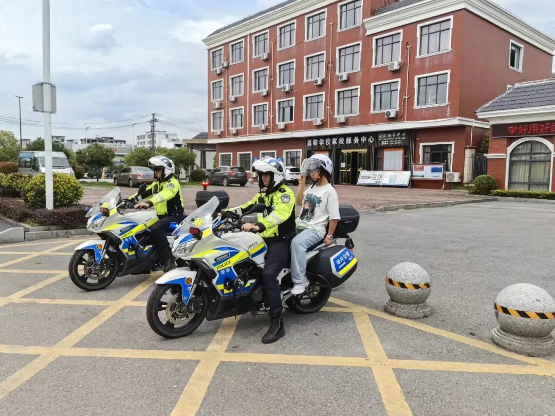“你们真的很酷！”江西一交警收到考生手写感谢信