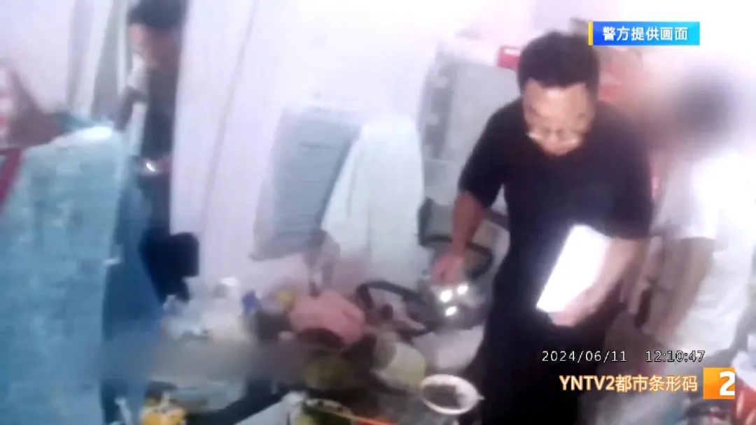 “救命啊！三个机器人小偷来我家搬东西”！女子报警求救，警察该如何应对？