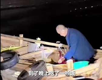 87岁“鲁大爷”火了!从山东日照漂流到青岛!带了四五斤煎饼 87岁“鲁大爷”火了!从山东日照漂流到青岛!带了四五斤煎饼