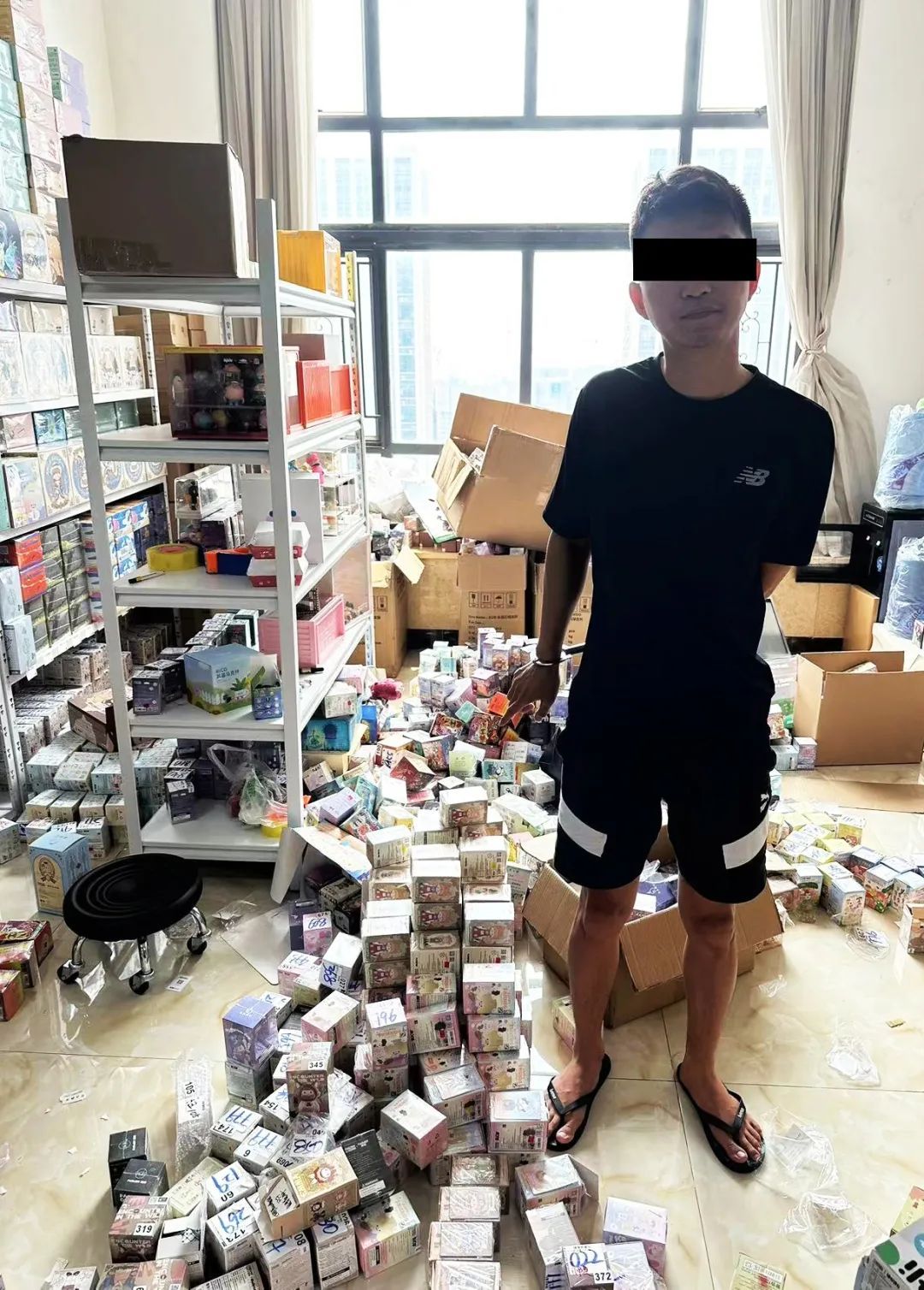 查获涉案盲盒超过100万个!警方揭秘盲盒赌局真相 查获涉案盲盒超过100万个!警方揭秘盲盒赌局真相