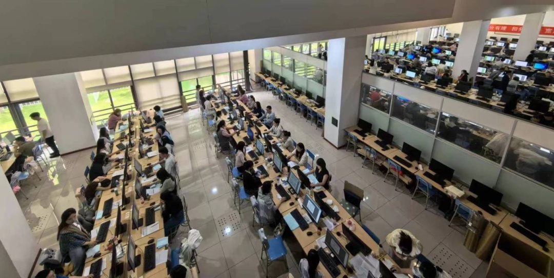 浙江高考189万余份试卷，每道题如何给分？记者直击评卷现场