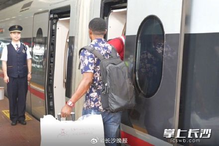 走起！长沙到广州仅1小时59分  武广高铁今起“加速度”