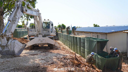 我赴黎维和建筑工兵分队完成维和友军防御工事构筑任务