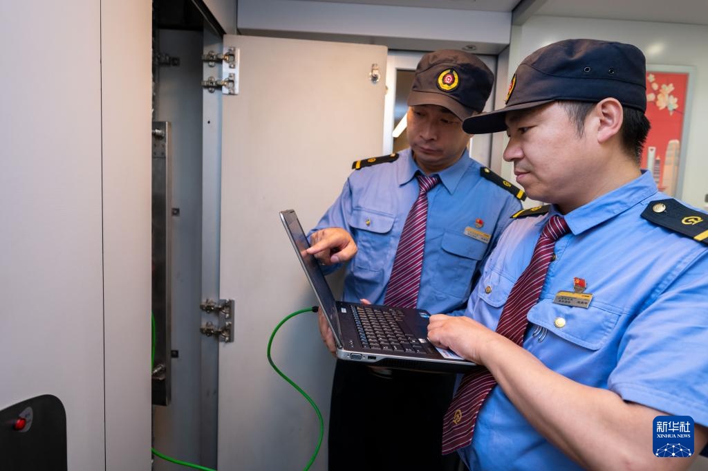 上海：沪港高铁动卧列车准备就绪