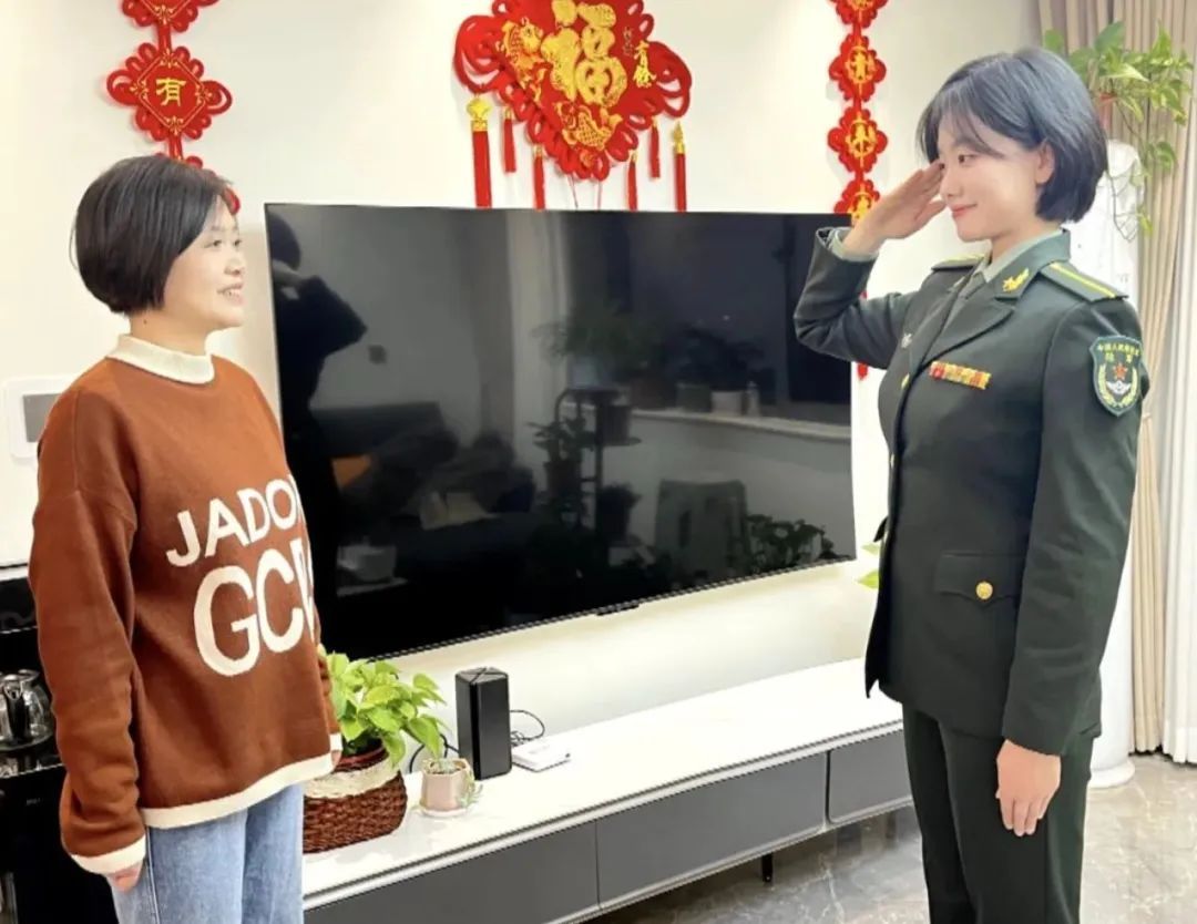 “妈妈看到我身上的疤哭了，但我还要去卫国戍边！”