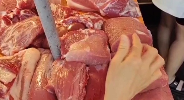 顾客怀疑猪肉被老鼠咬过，店老板直呼冤枉！一查“凶手”竟是它