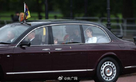 凯特王妃乘车抵达仪式现场照曝光