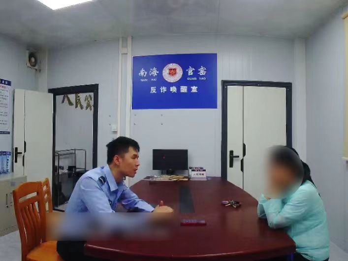 女子卡里还有100万！反手一个操作，将骗子整崩溃
