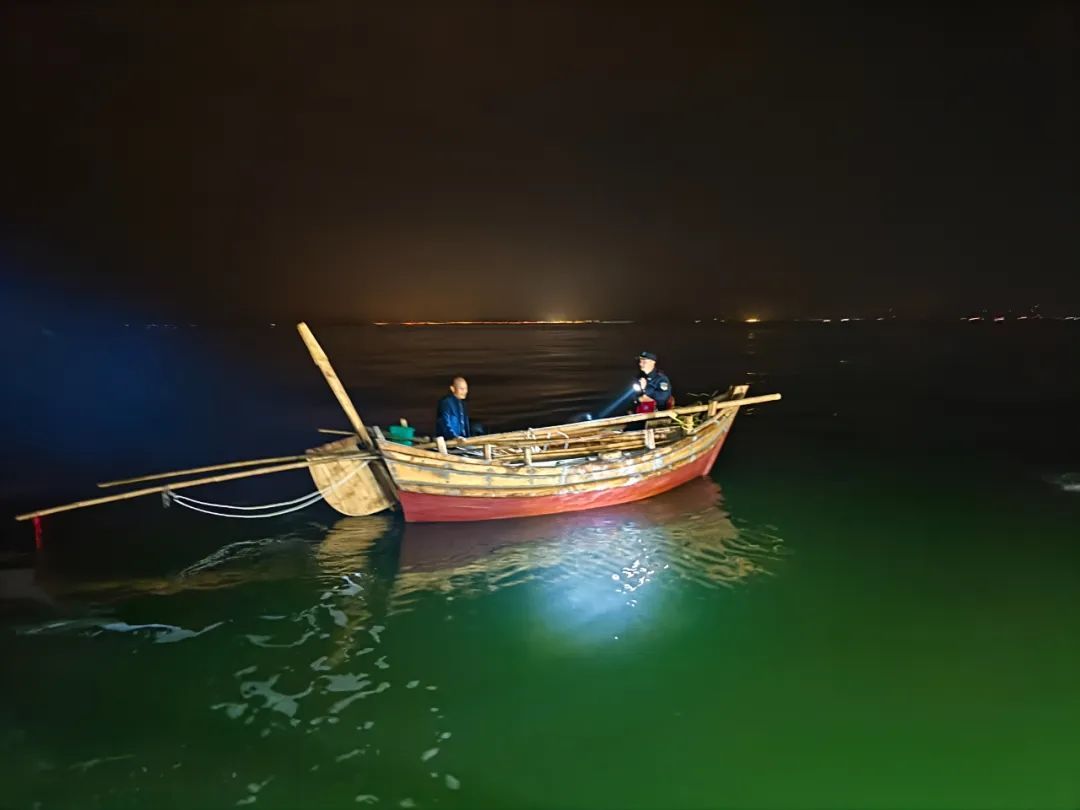 87岁“鲁大爷”火了!从山东日照漂流到青岛!带了四五斤煎饼 87岁“鲁大爷”火了!从山东日照漂流到青岛!带了四五斤煎饼