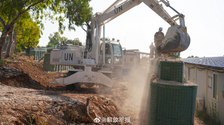 我赴黎维和建筑工兵分队完成维和友军防御工事构筑任务