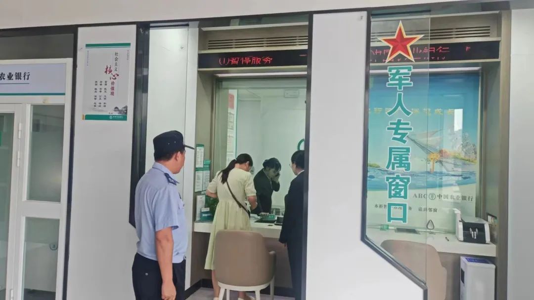 她与“警察”聊天后，差点没了17万！