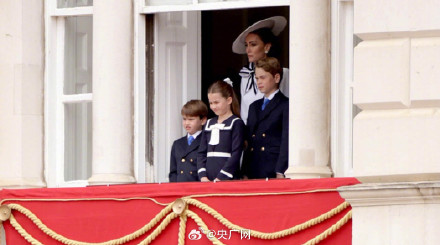 凯特王妃在白金汉宫阳台亮相