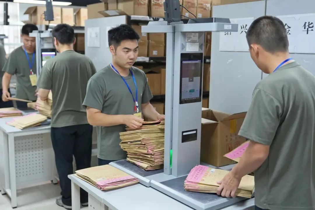 浙江高考189万余份试卷，每道题如何给分？记者直击评卷现场