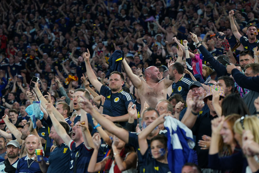 德国多地球迷区“人满为患” 安保压力激增