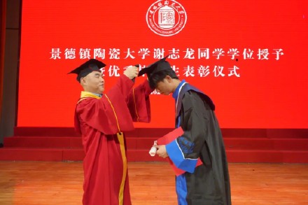 这场毕业典礼只为一人举办
