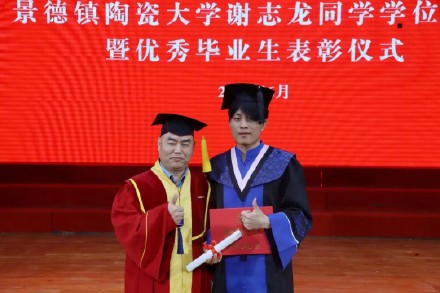 这场毕业典礼只为一人举办