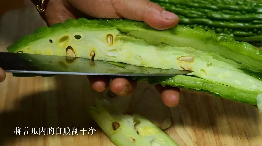 【滋味】咸香微苦，清热去火！这是一道适合夏天吃的菜