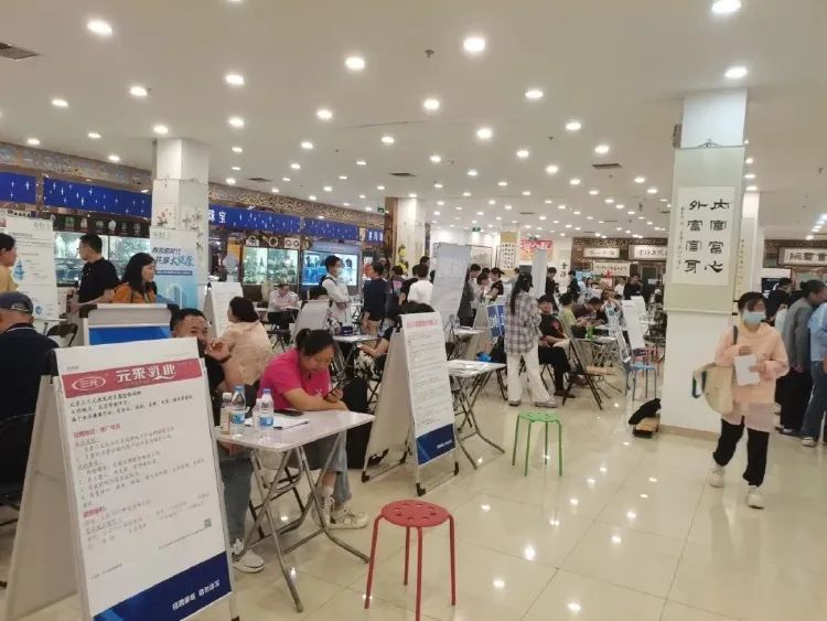 一些大学生招聘会不见大学生，问题出在哪儿