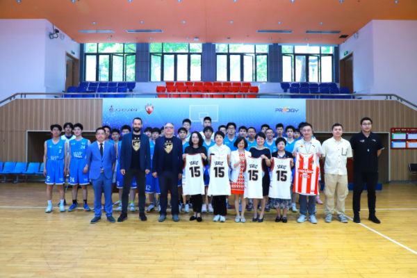 厉害了！上海南模中学篮球队和欧洲老牌劲旅签约合作