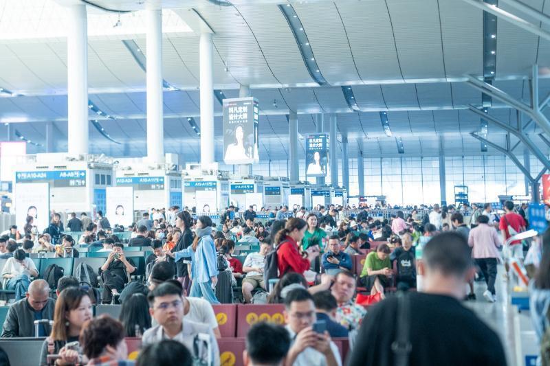 开通至今，武广高铁发送旅客近17亿人次