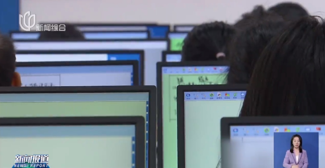 上海有家长去高考评卷点了?字迹太小怎么办?现场直击→ 上海有家长去高考评卷点了?字迹太小怎么办?现场直击→