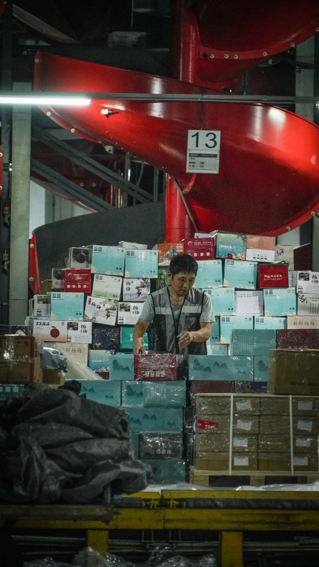 被深夜的杭州机场惊到！这批顶流水果太火了，国外卖到30元一颗！