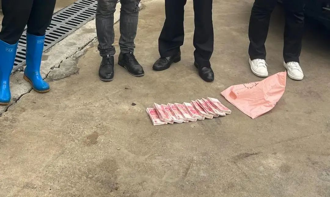 10万现金被老婆误丢垃圾桶，佛山警民携手三小时“火速”找回