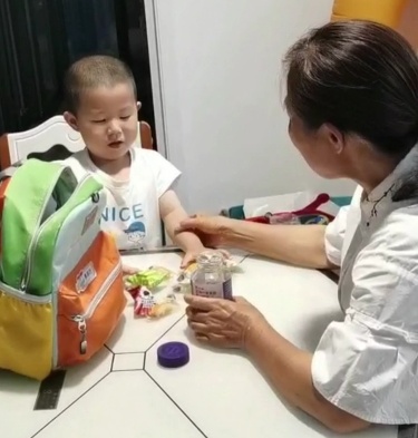 车窗摇下来，意想不到的一幕发生了