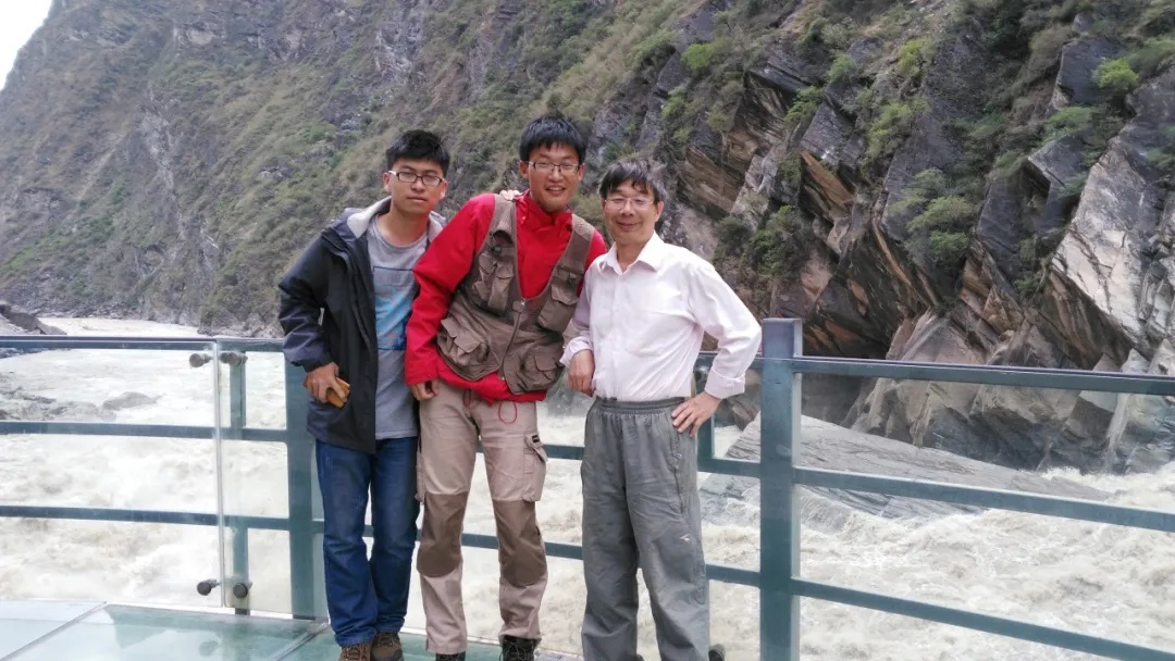 哈哈哈哈哈！火爆全网的“派大星”博士，找到了！