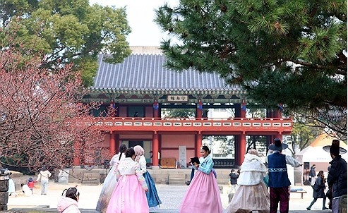 “不文明行为成过去式!”韩媒:访韩中国游客形象正逐渐改变 “不文明行为成过去式!”韩媒:访韩中国游客形象正逐渐改变