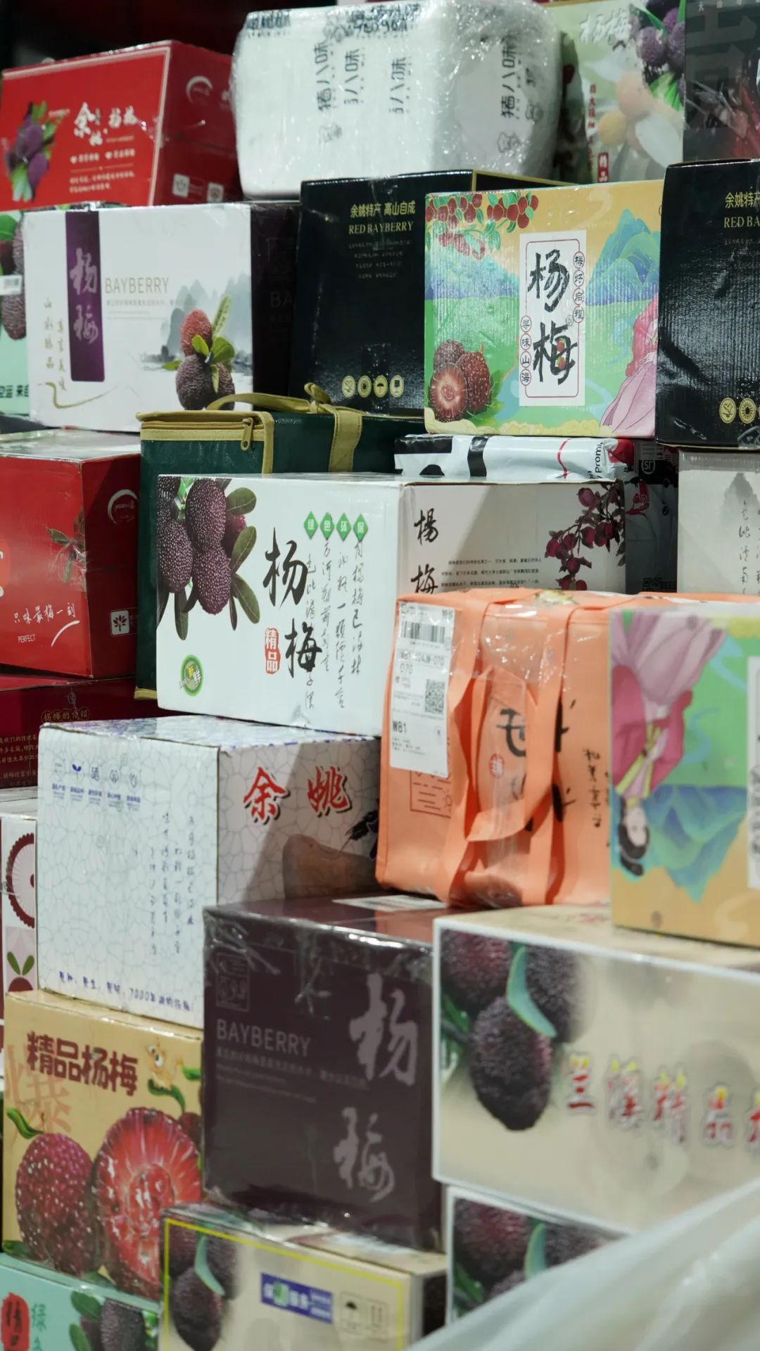 被深夜的杭州机场惊到！这批顶流水果太火了，国外卖到30元一颗！