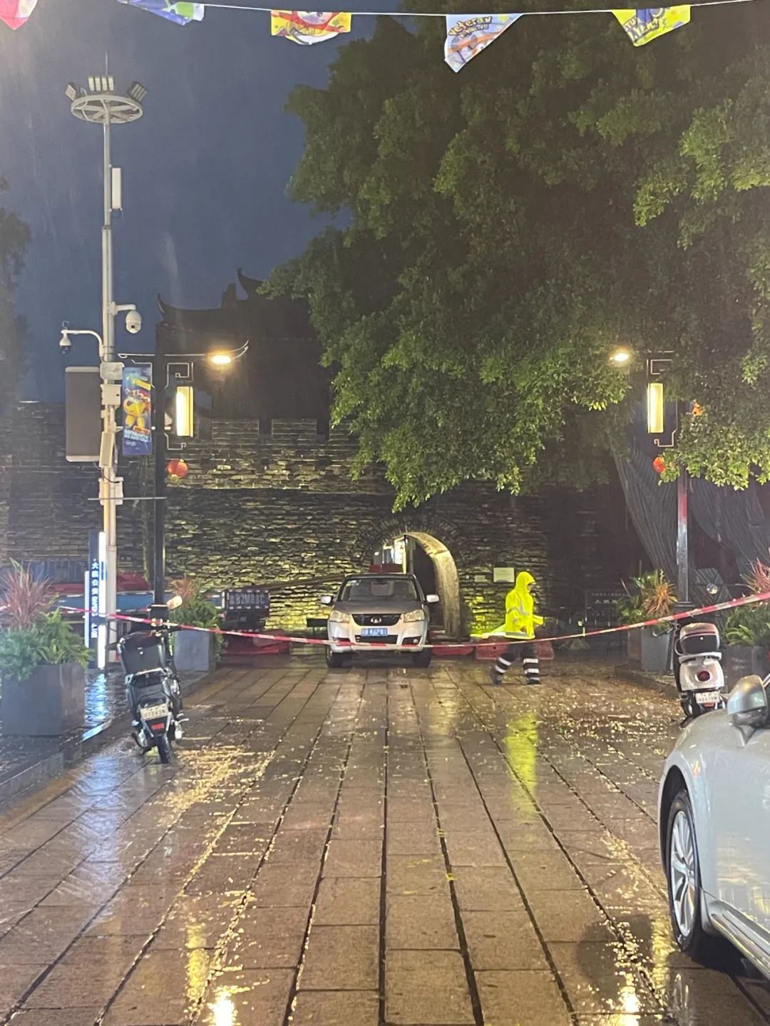 一天下了4个水库水量！深圳一景点城墙发生坍塌！官方回应