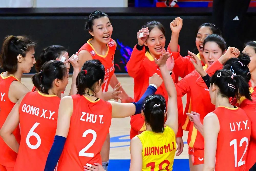 中国女排3比2逆转土耳其！网友：太激动！看哭了…