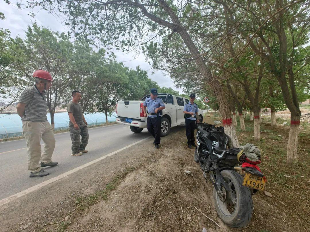太拼了！辅警被拖行十几米后，把犯罪嫌疑人抓住了！
