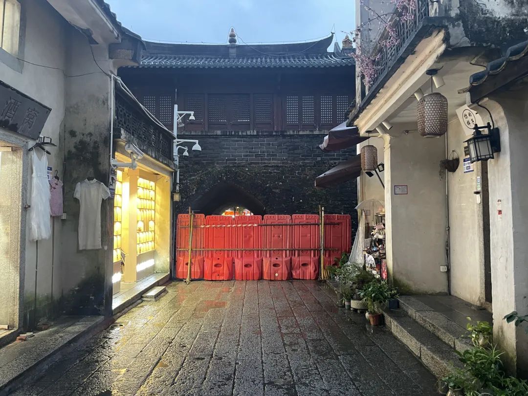 一天下了4个水库水量！深圳一景点城墙发生坍塌！官方回应