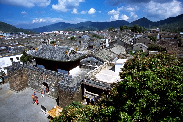 广东一景区突发坍塌！多地紧急公告：临时闭园！禁止入内