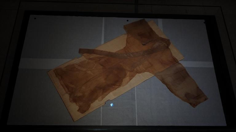 首次展出!国宝级文物曲裾素纱单衣真品亮相新展 首次展出!国宝级文物曲裾素纱单衣真品亮相新展