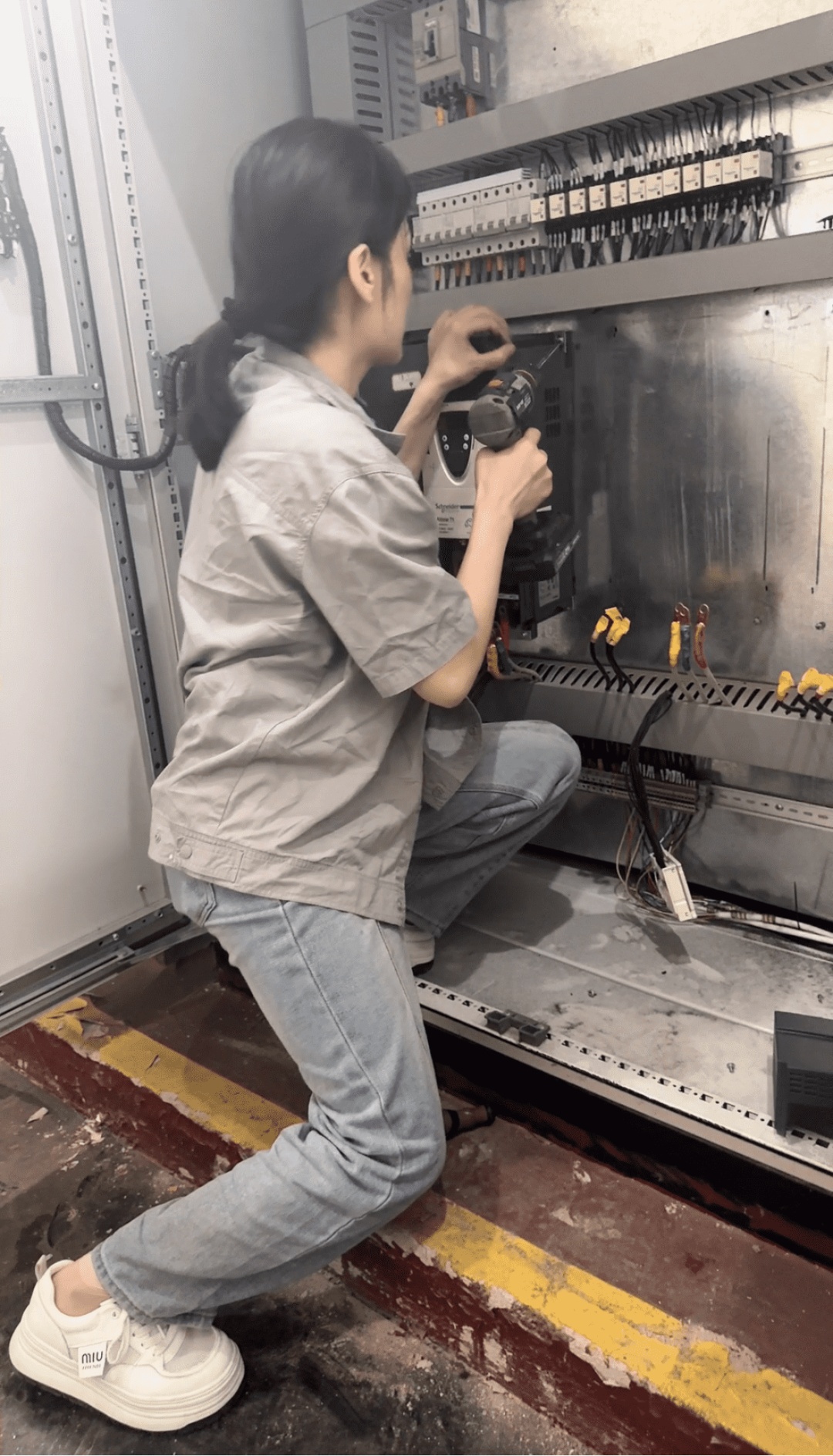 走出工厂，她考上专科，成为60万人的“救火队长”