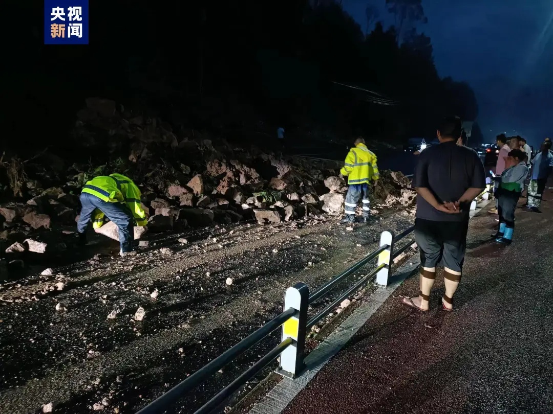 防汛应急响应升级！广东梅州多地被淹，部分镇村失联
