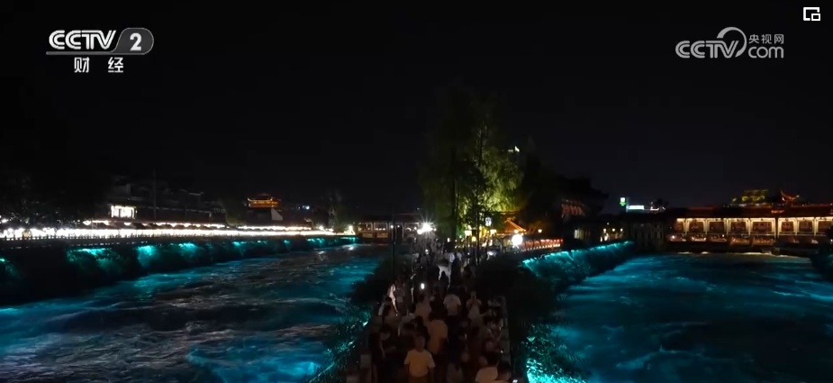 光影交织点亮多元业态“夜经济” 中国经济增长新“引擎”动力十足